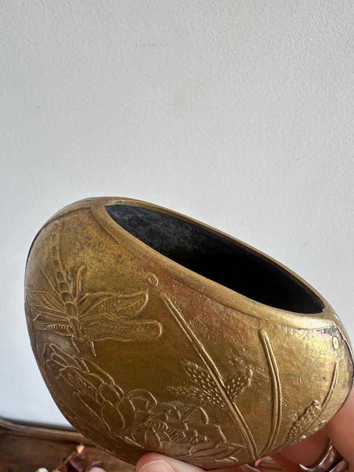 Vase en bronze gravé motifs nénuphars