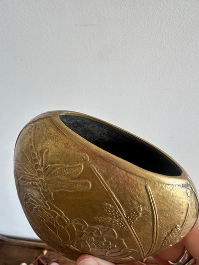 Vase en bronze gravé motifs nénuphars