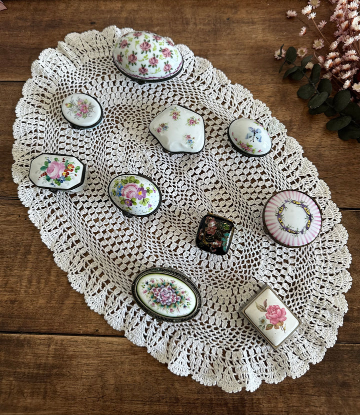 Ensemble de piluliers en porcelaine début XX ème