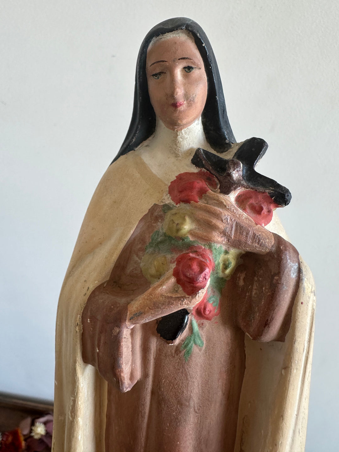 Statuette Sainte Thérèse de Lisieux en plâtre