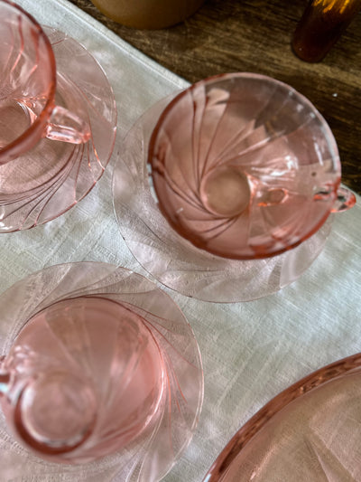 Service à café vereco en verre rose et plat de service