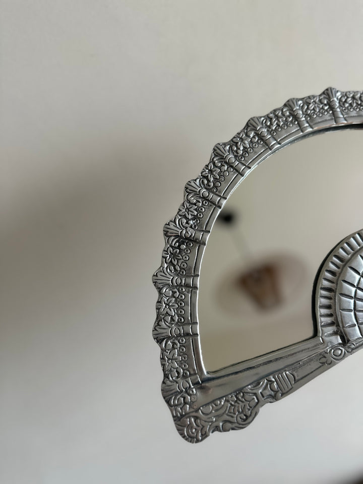 Miroir en forme d'éventail en étain années 80