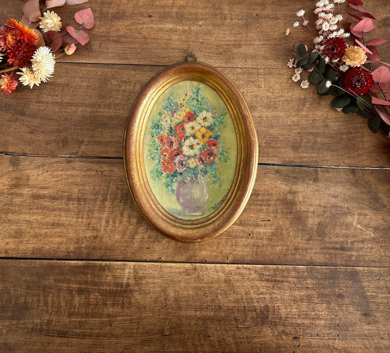 Peinture florale signée ovale en bois doré