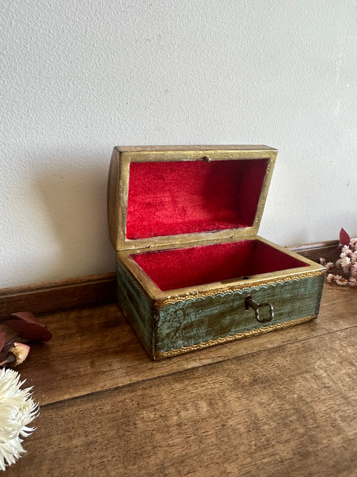 Coffret en bois style florentin intérieur velours rouge