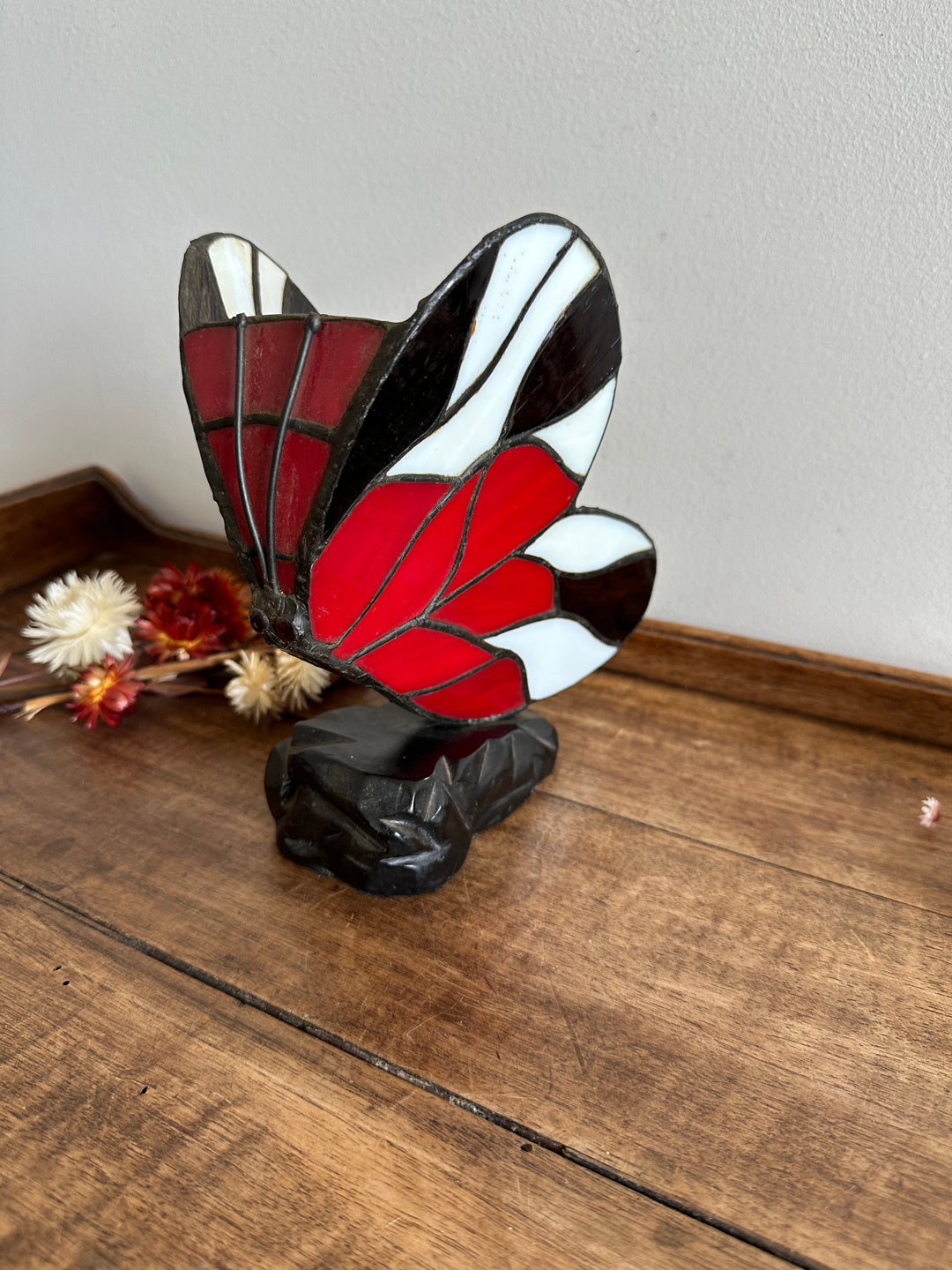 Lampe papillon à poser pâte de verre rouge et noire