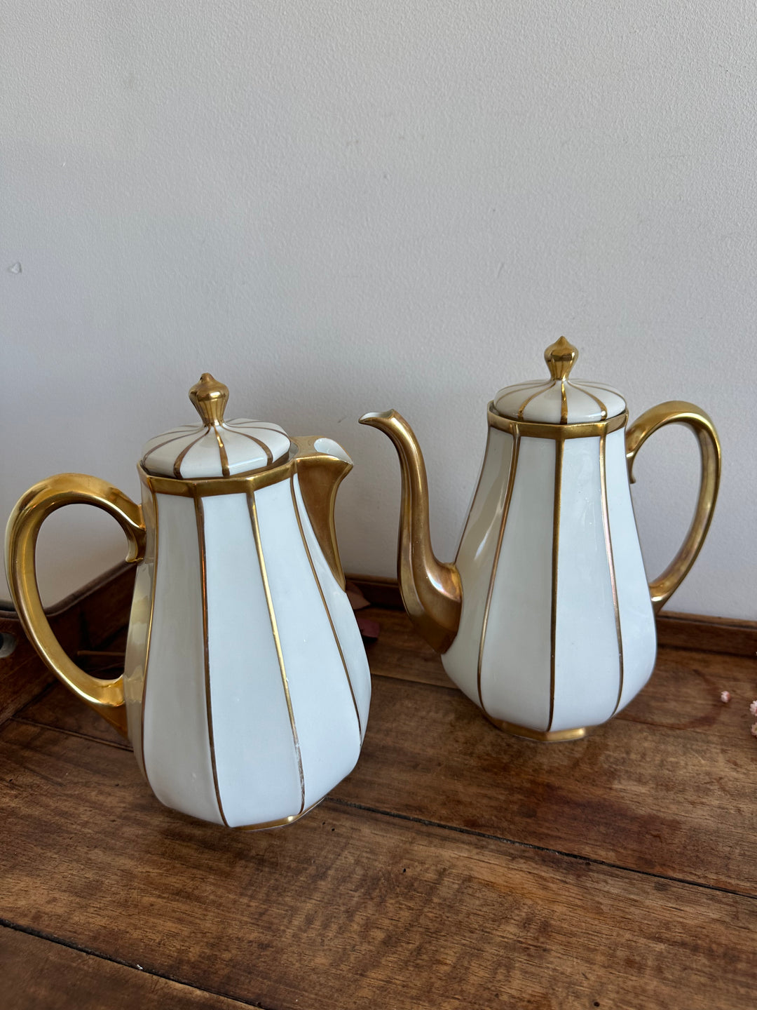 Cafetière en porcelaine de Limoges bordures dorées