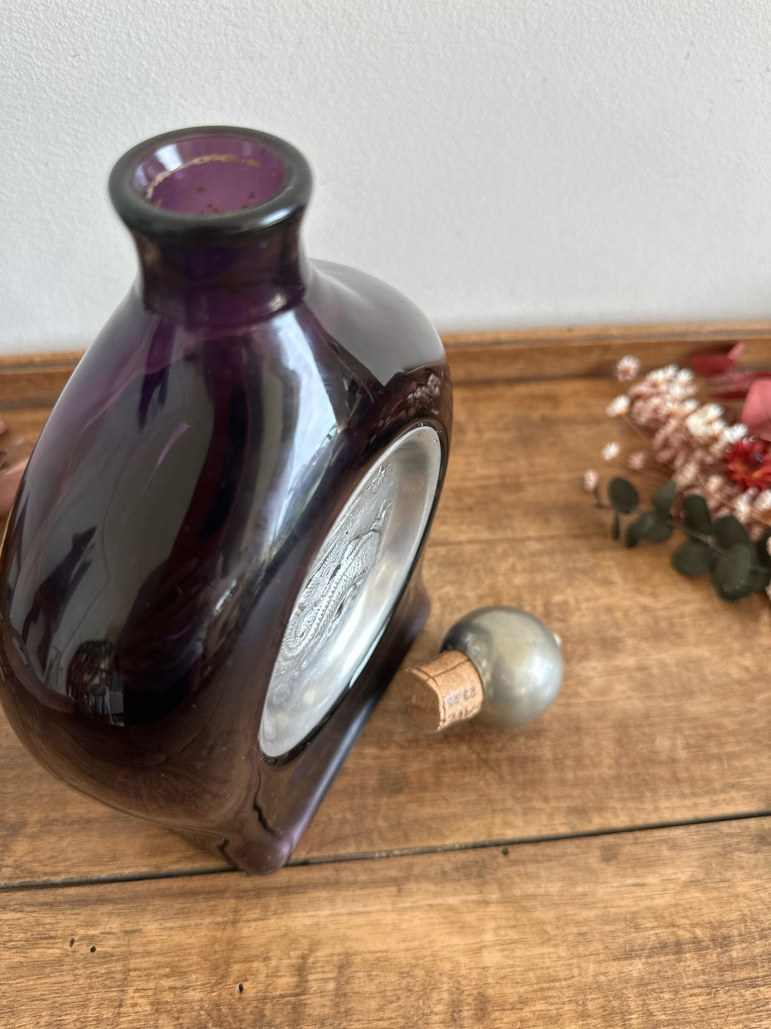 Bouteille décorative en verre fumé violet et étain