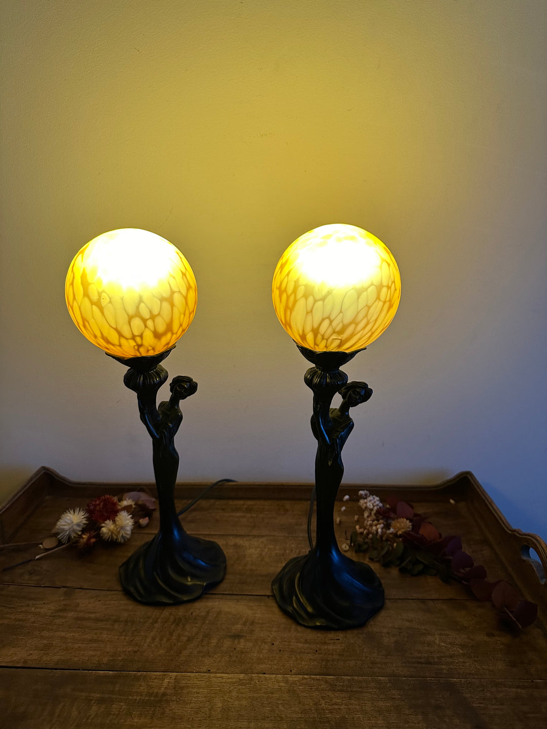 Lampes style Art Nouveau globes orangés