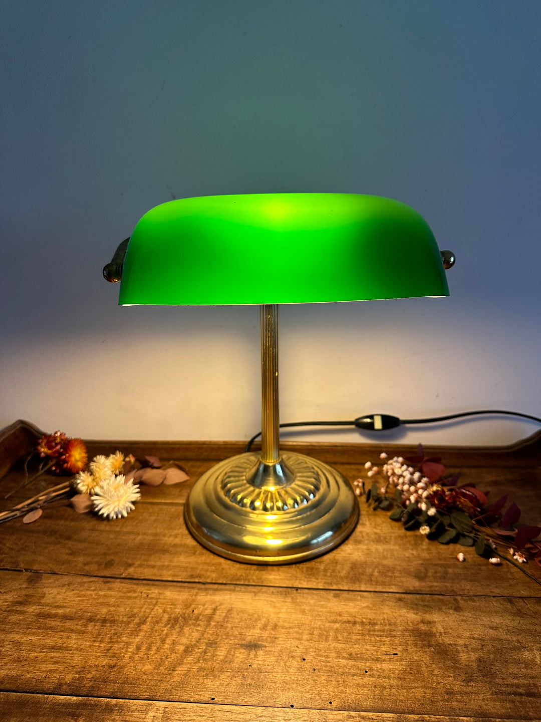 Lampe de notaire métal doré opaline verte