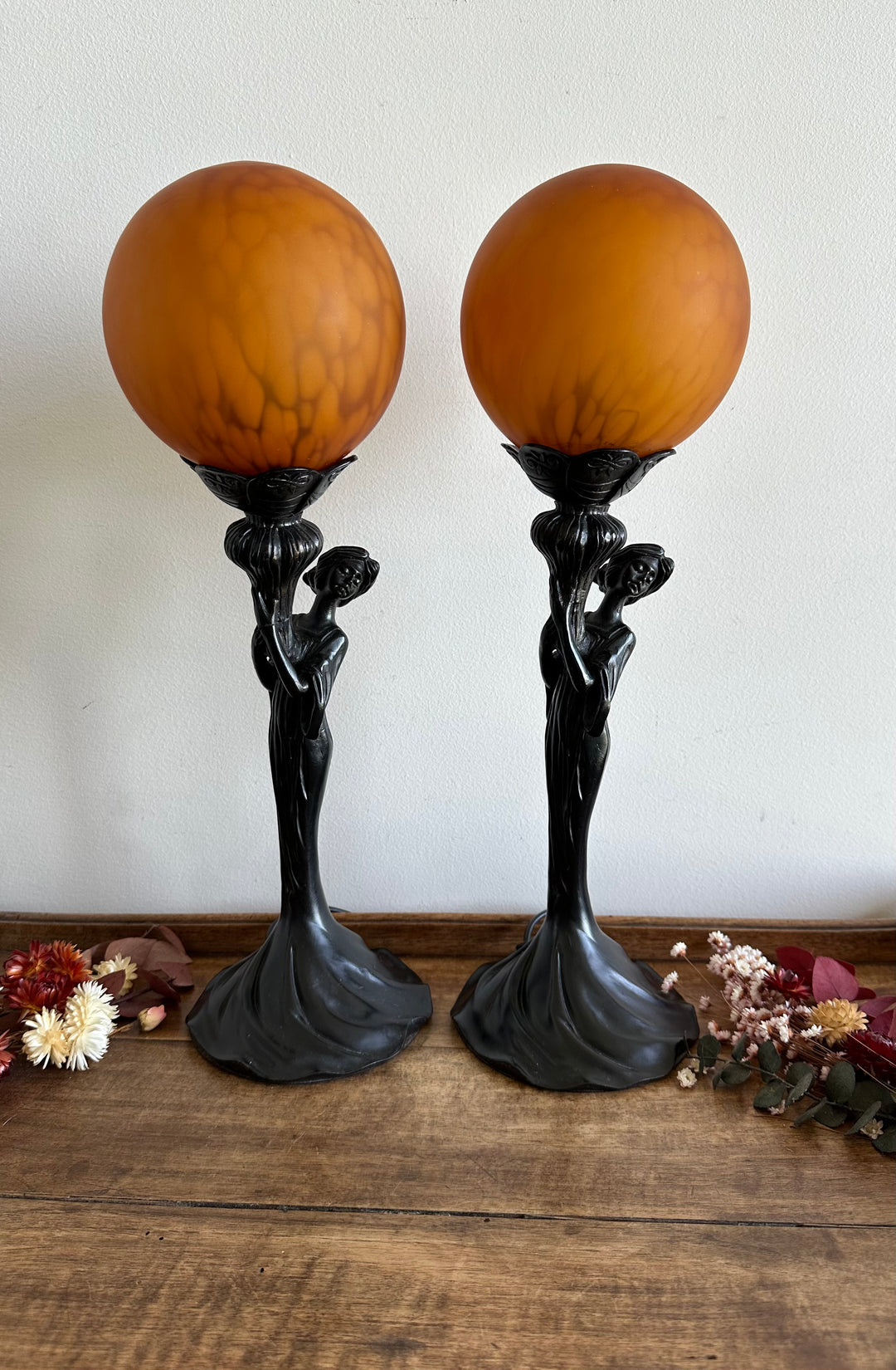 Lampes style Art Nouveau globes orangés