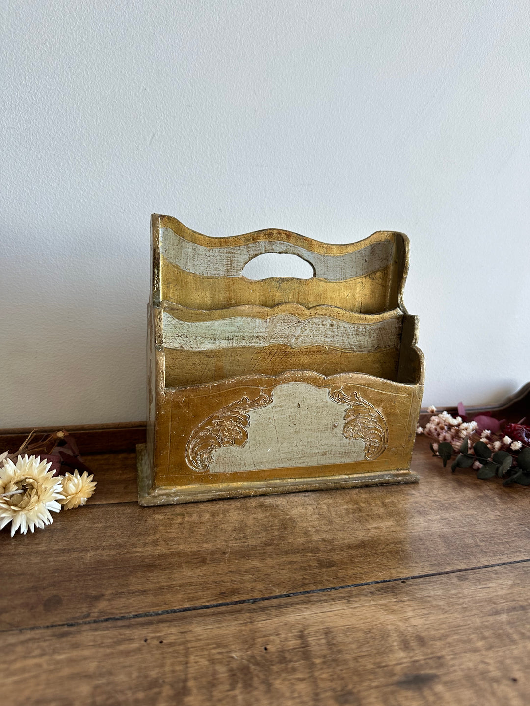 Porte courrier en bois style florentin blanc et or