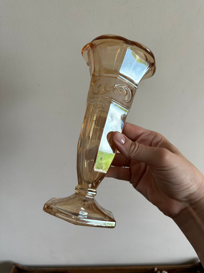 Vase soliflore en verre irisé orangé