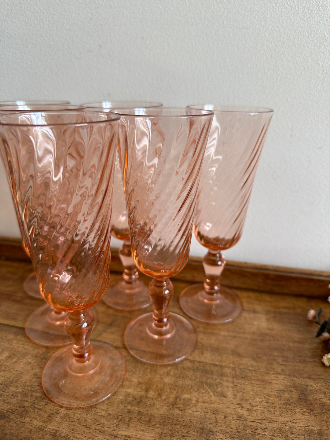 Flûtes à champagne en verre Rosaline sur pieds