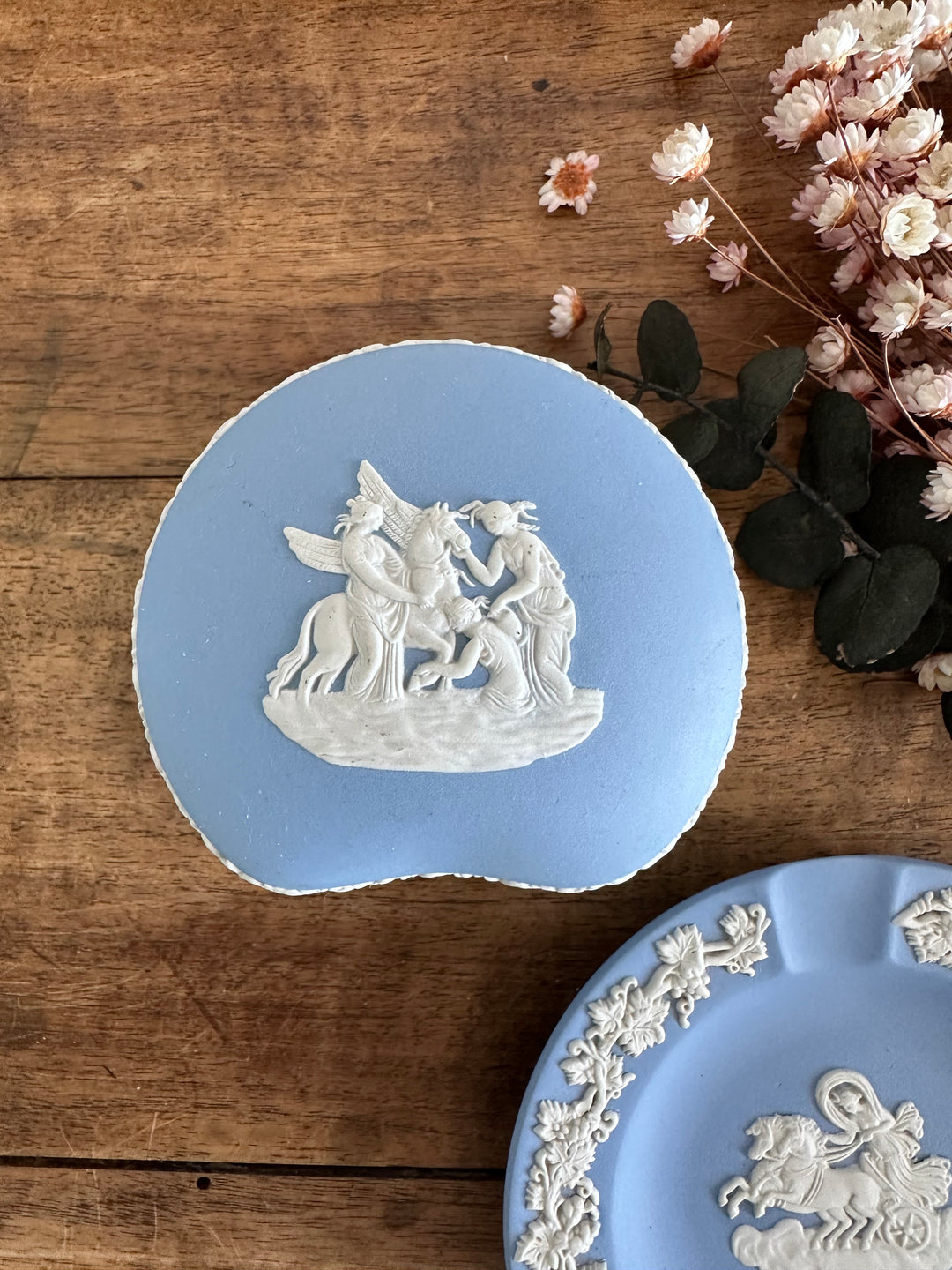 Ensemble Wedgwood bleu et blanc made in England