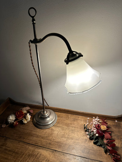 Lampe en acier et opaline blanche années 50