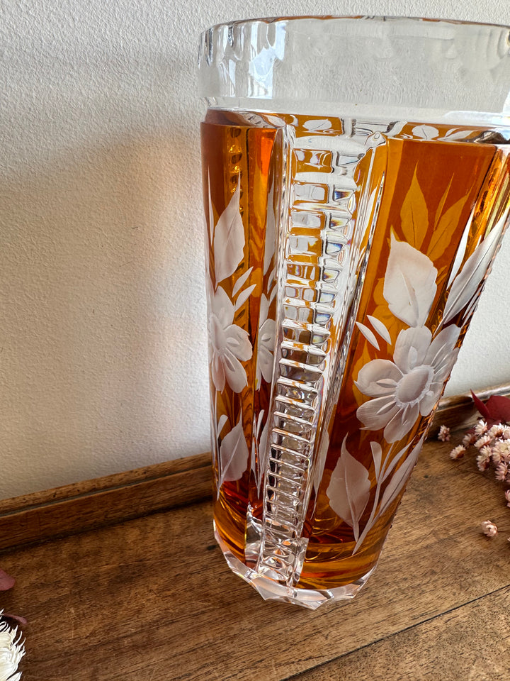 Vase en cristal de bohème travaillé orangé