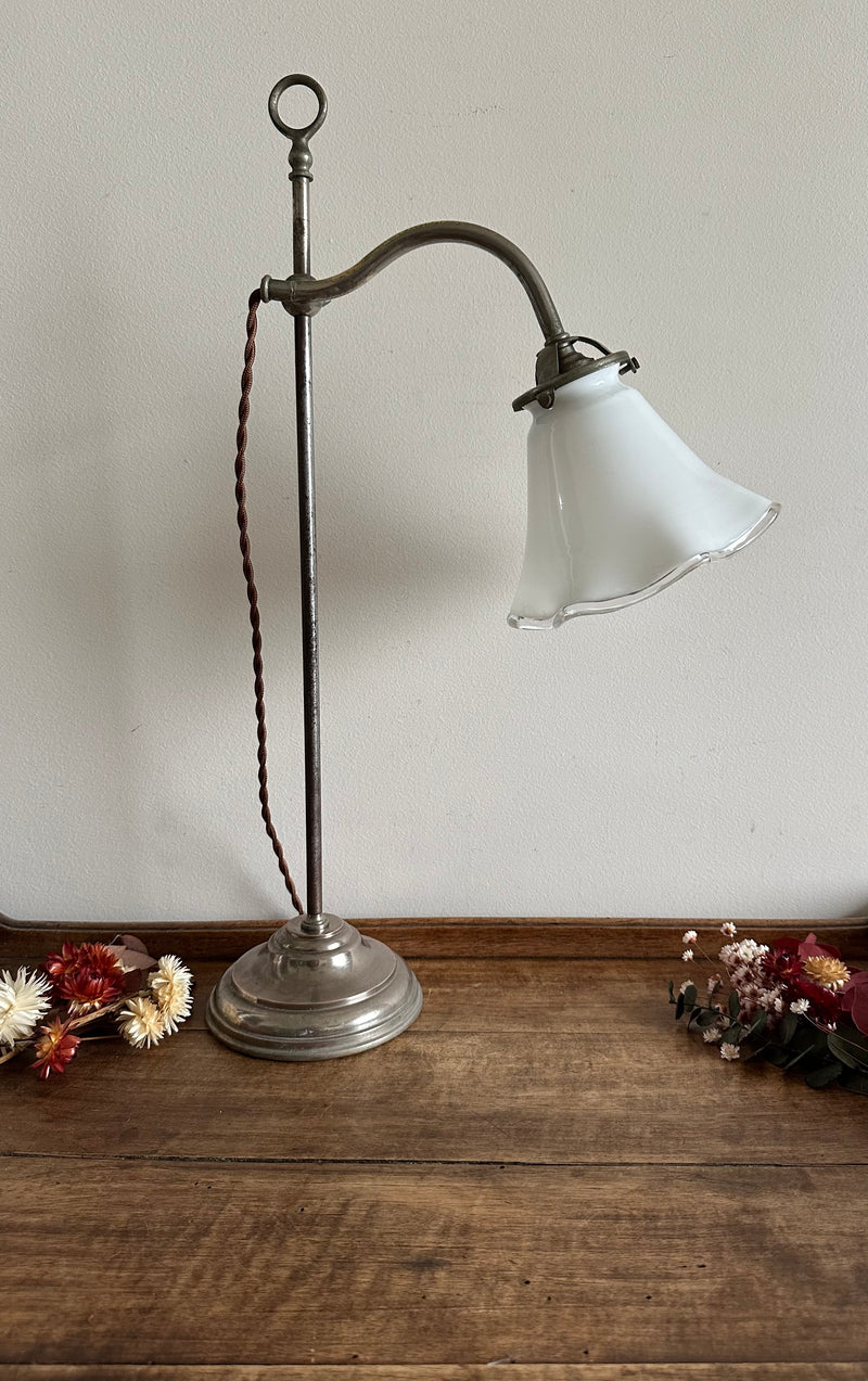 Lampe en acier et opaline blanche années 50