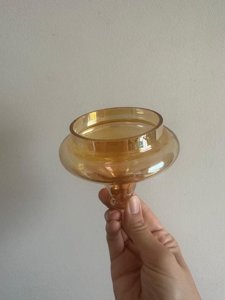 Bonbonnière en verre orangé irisé gravé