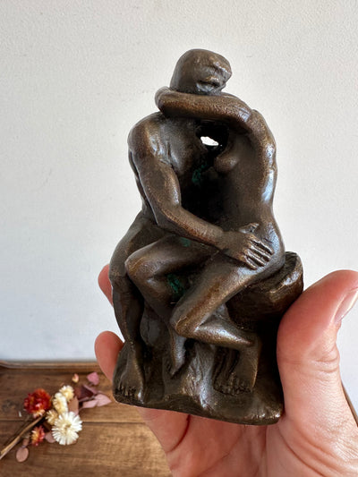 Statue en bronze le baiser de Rodin