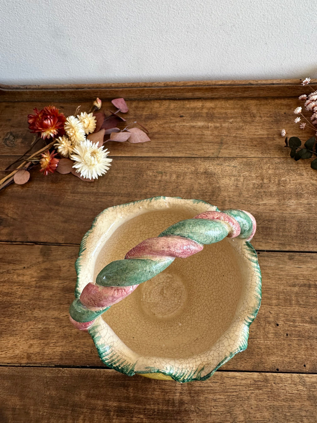 Panier à anse torsadée en céramique émaillée