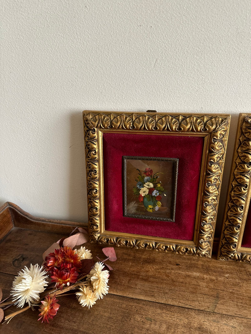 Peintures florales sur cuivre bordure velours rouge cadre carré