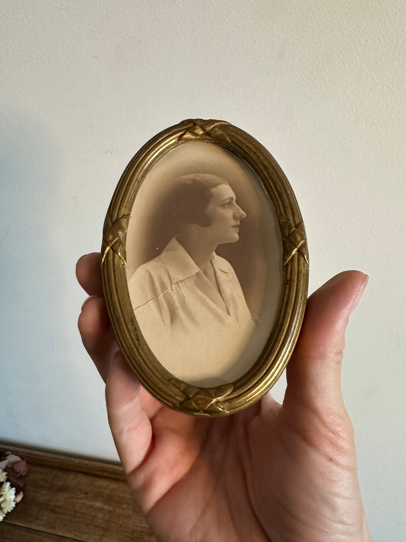 Cadre photo ovale en bois portrait jeune femme
