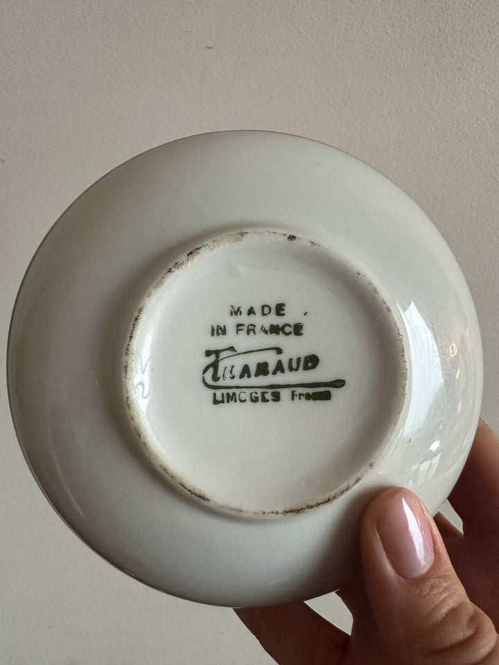 Bonbonnière en porcelaine de Limoges signée Tharaud