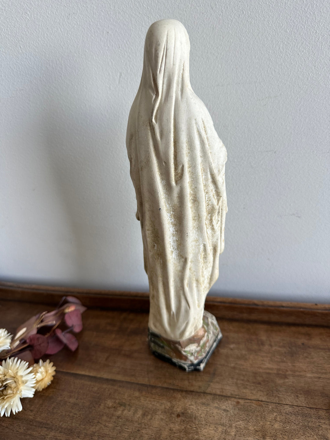 Statuette de la Sainte Vierge en plâtre fin XIX début XX ème