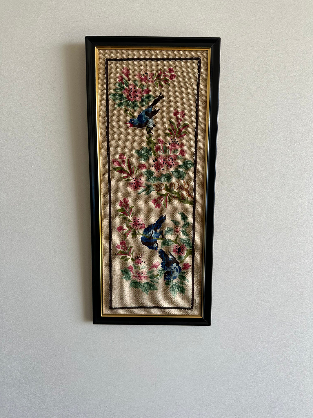 Broderie point de croix oiseaux bleus cadre en bois