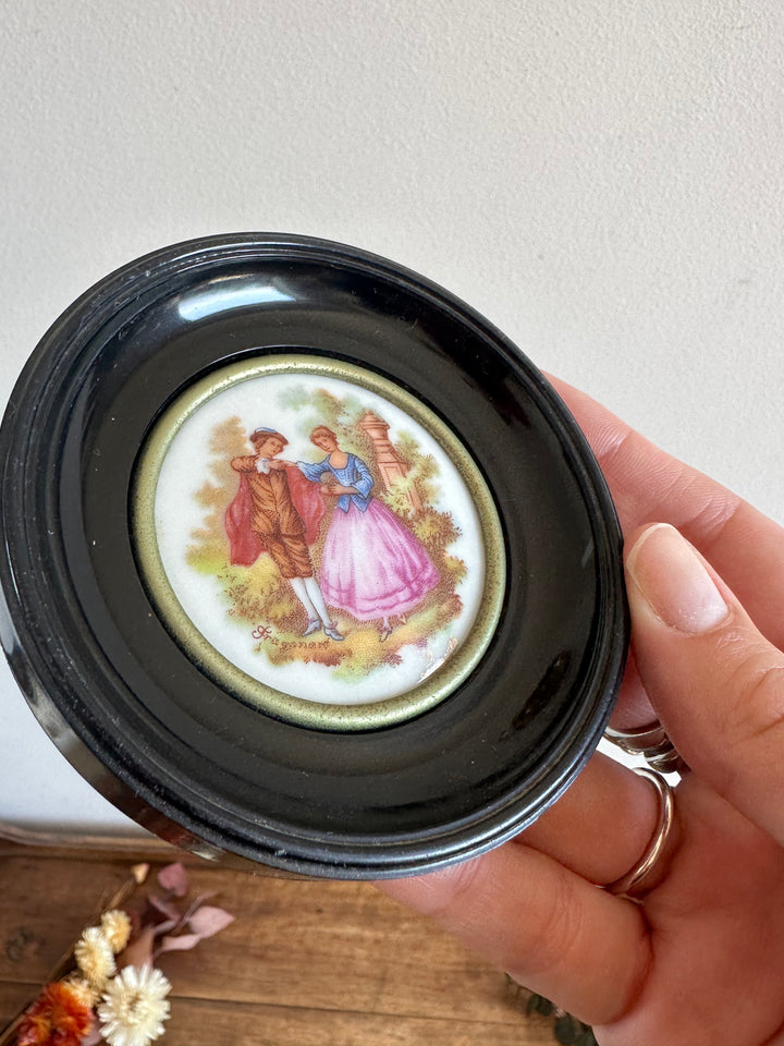 Impressions sur porcelaine de Limoges encadrement rond