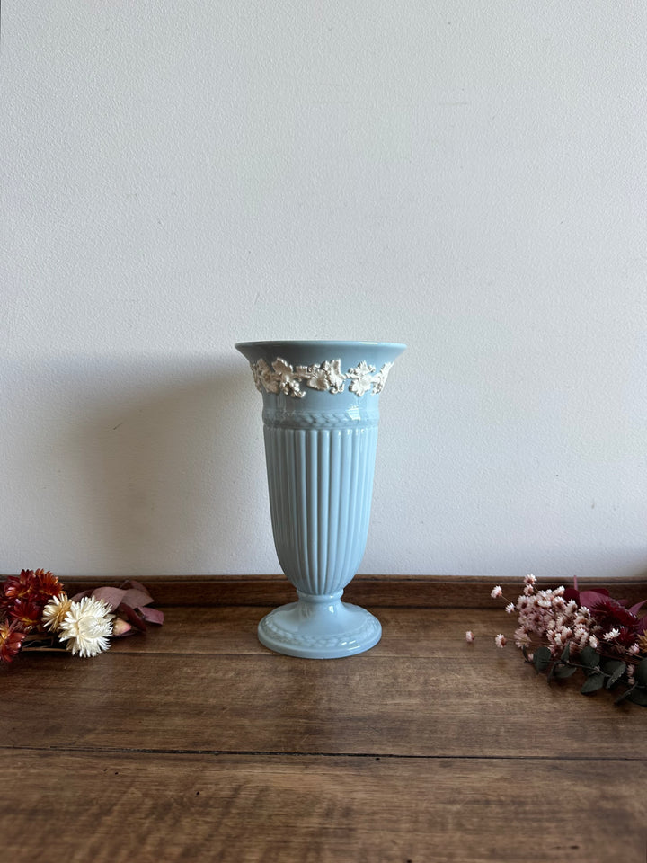 Vase en porcelaine émaillée de Wedgwood & Barlaston