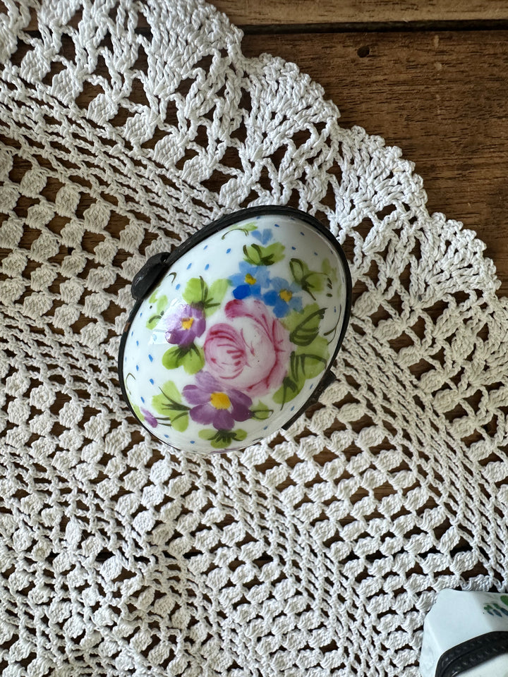 Ensemble de piluliers en porcelaine début XX ème