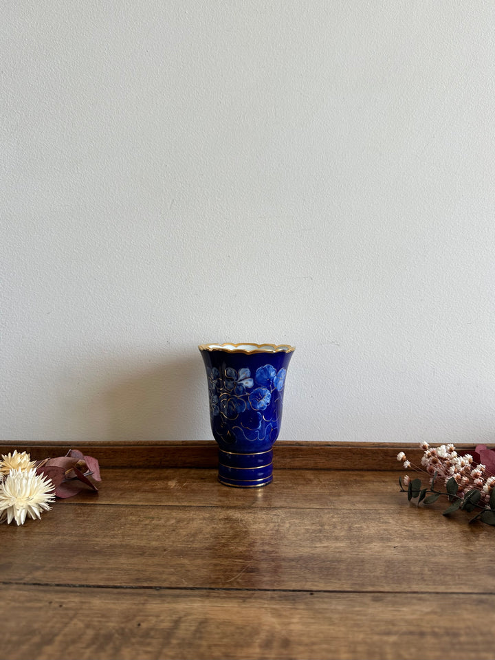 Vase en porcelaine bleu de four peint à la main par Chaufriasse marcel années 60