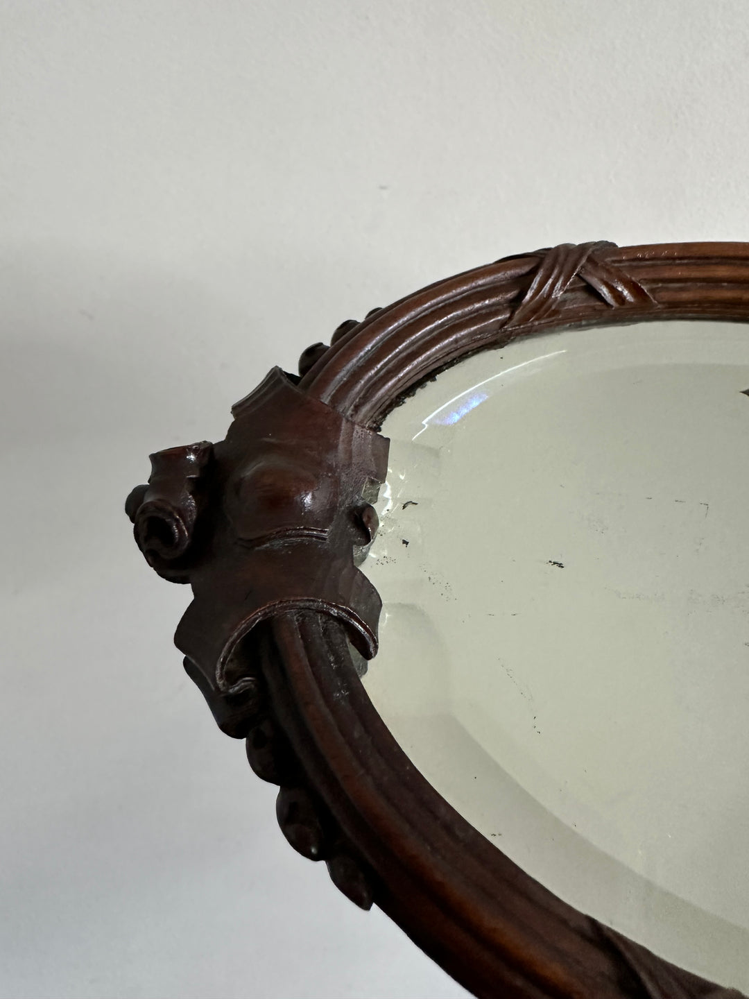 Miroir à main Art nouveau en bois sculpté