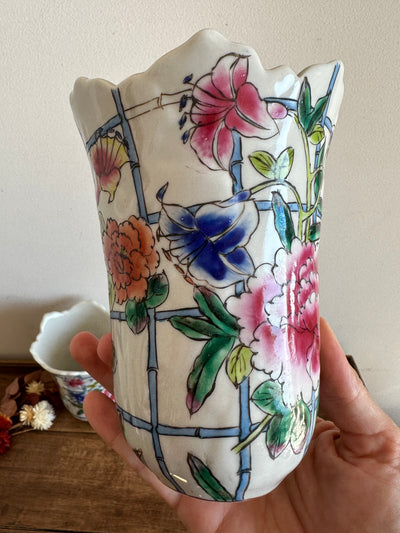 Vases évasés en porcelaine peints à la main