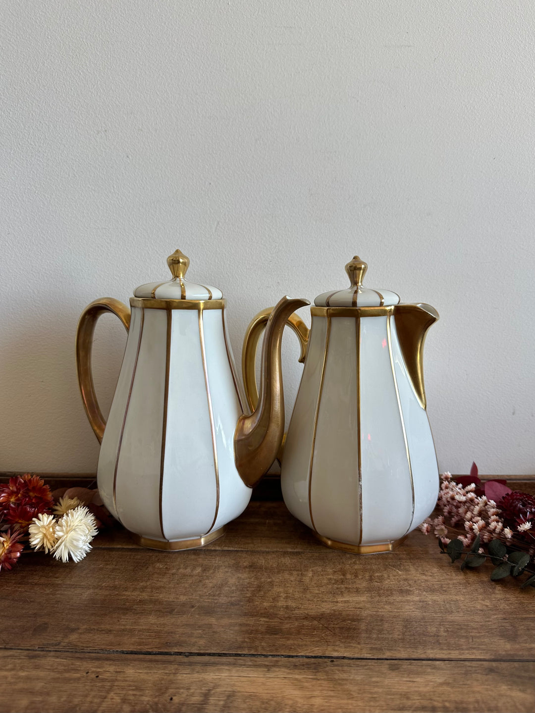 Cafetière en porcelaine de Limoges bordures dorées