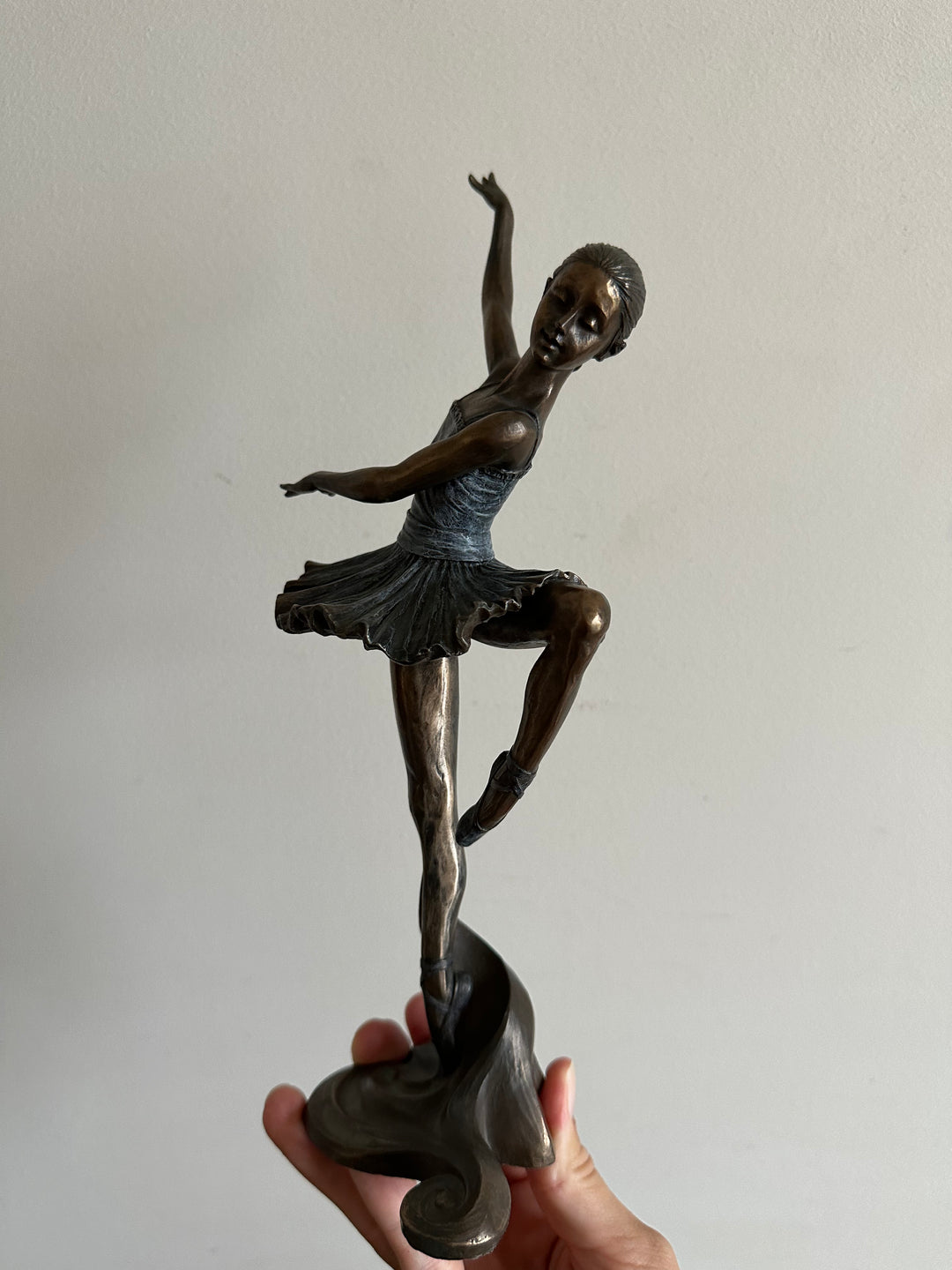 Statuette danseuse étoile effet bronze