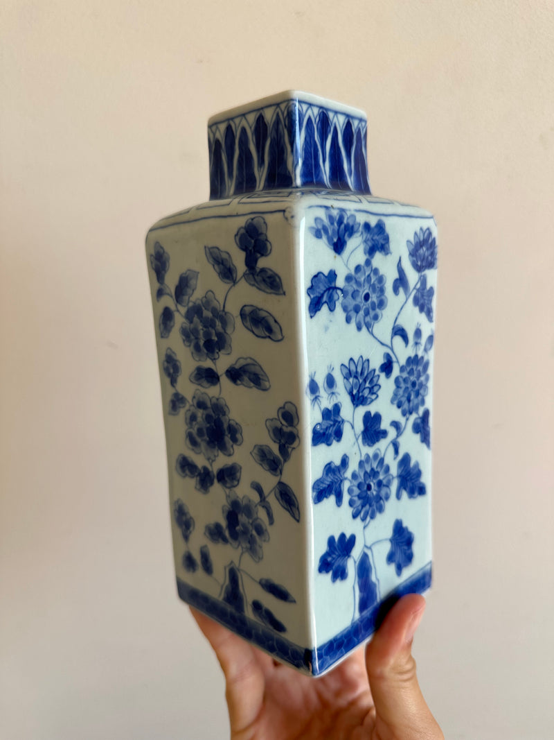 Vase en porcelaine décoré main style asiatique