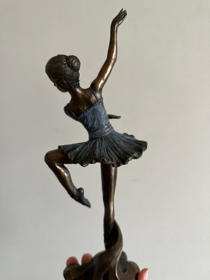 Statuette danseuse étoile effet bronze