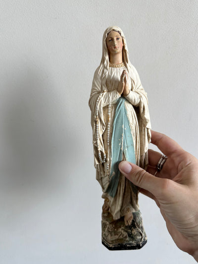 Statuette de la Sainte Vierge en plâtre fin XIX début XX ème