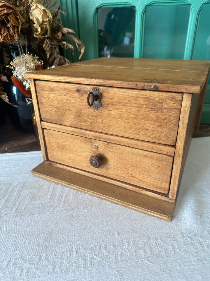 Boite de rangement artisanale en bois 1950