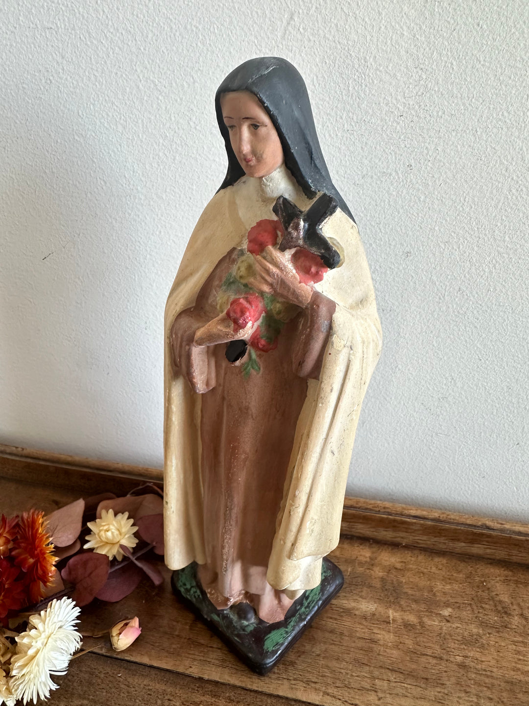 Statuette Sainte Thérèse de Lisieux en plâtre