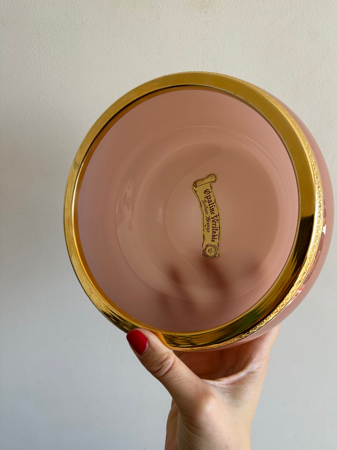 Saladier en opaline rose cerclé de bronze doré