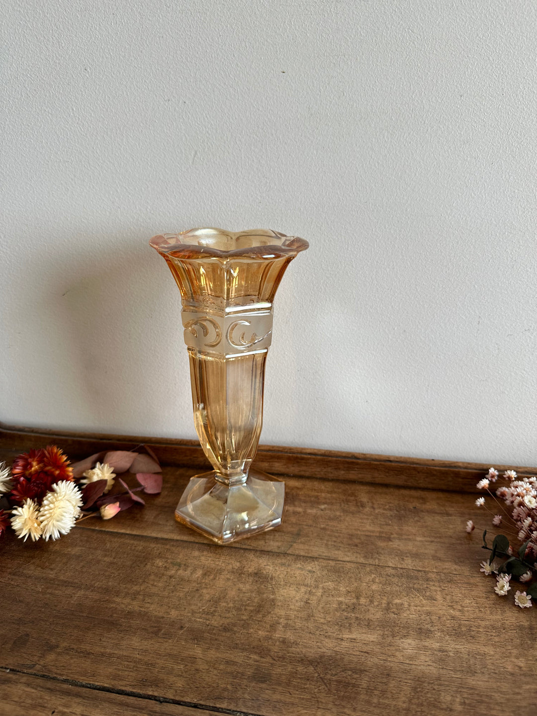 Vase soliflore en verre irisé orangé