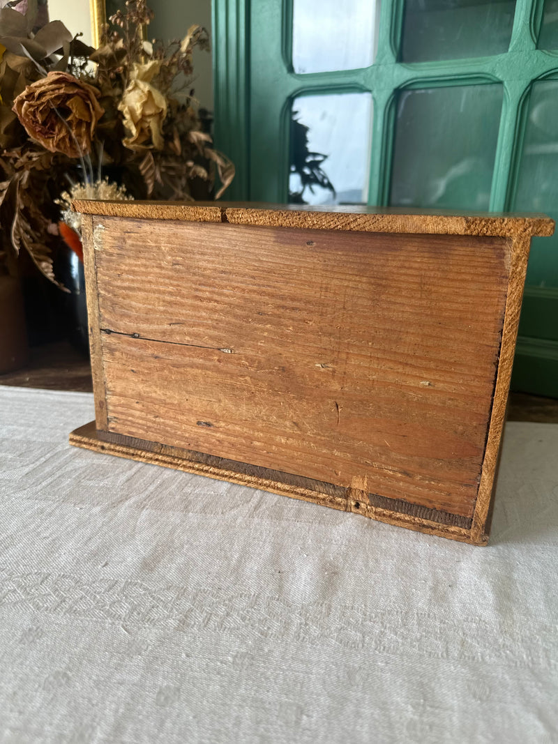 Boite de rangement artisanale en bois 1950