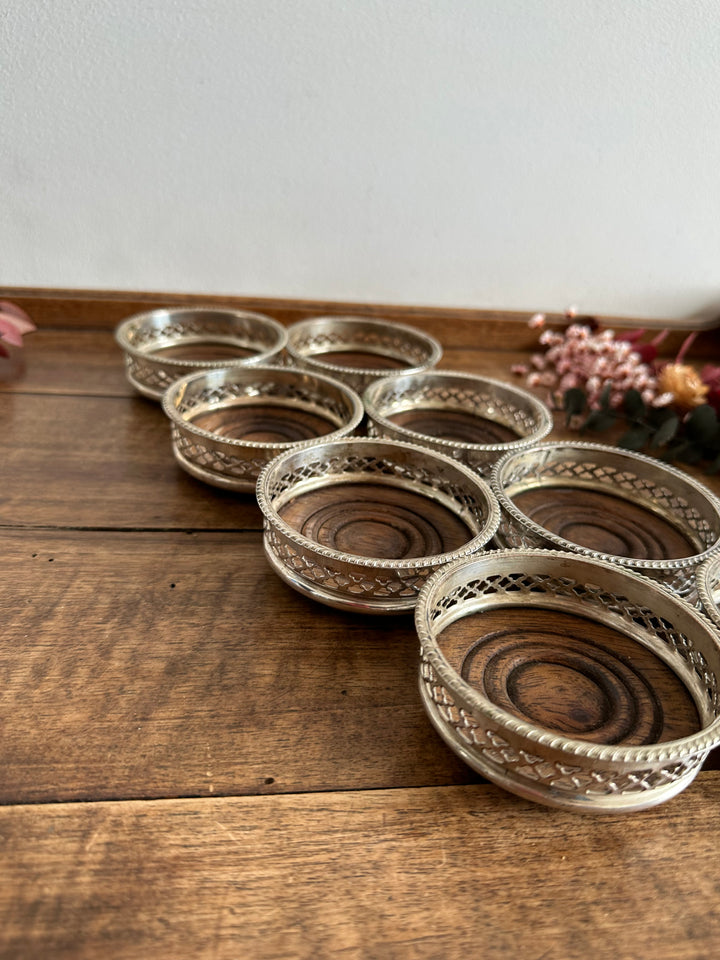 Sous-verres en bois cerclé de métal argenté