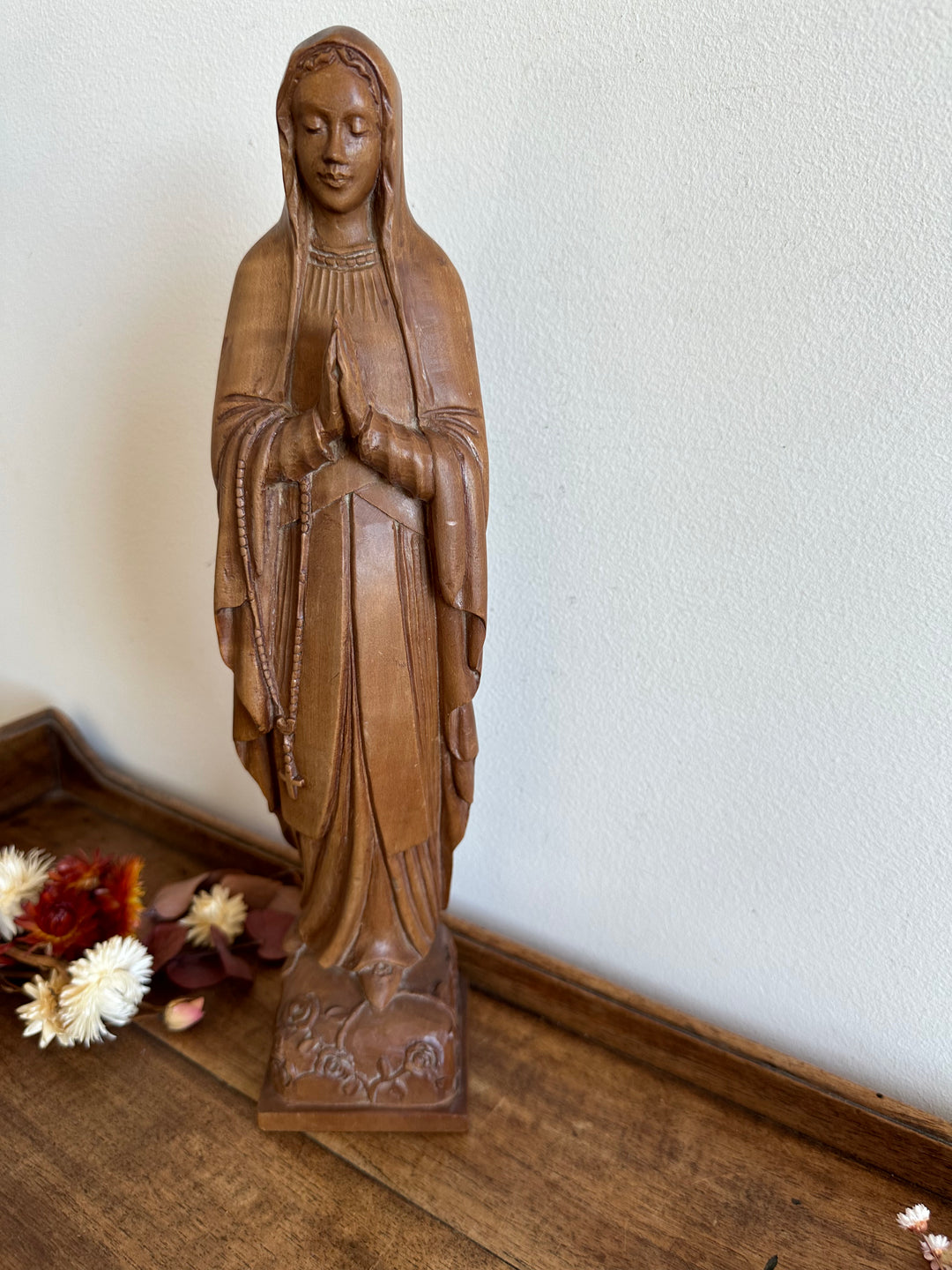 Statuette de la vierge en bois sculptée signée Lucien Pessey (1912-1992)