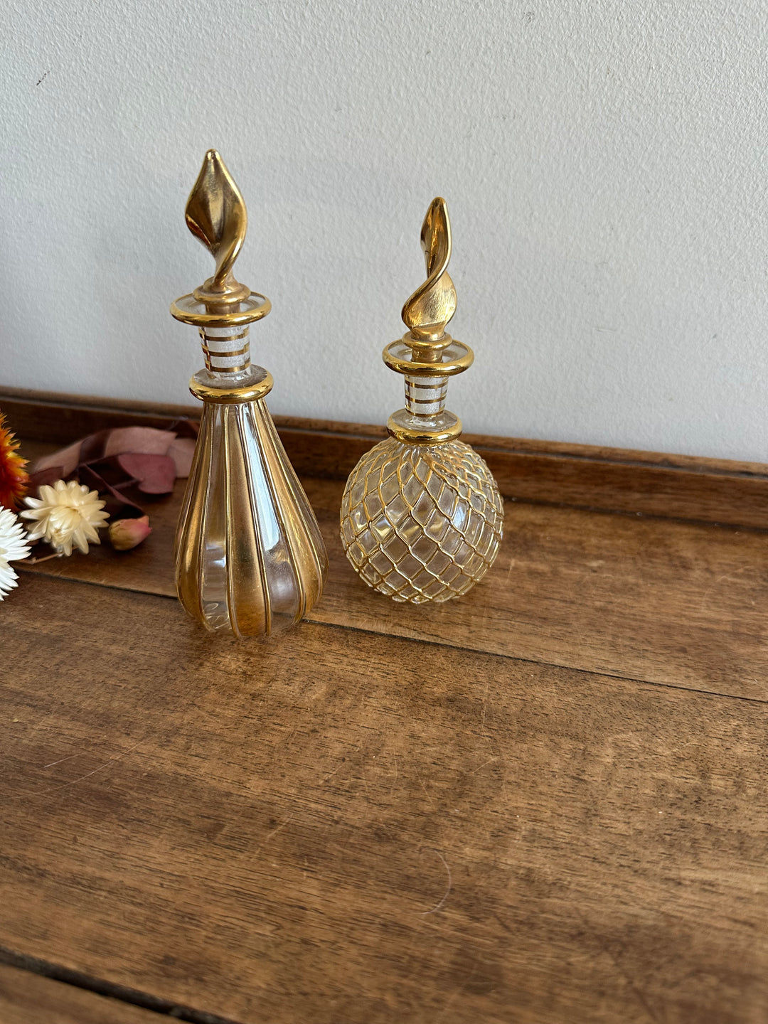 Fioles à parfum vintage dorées rondes