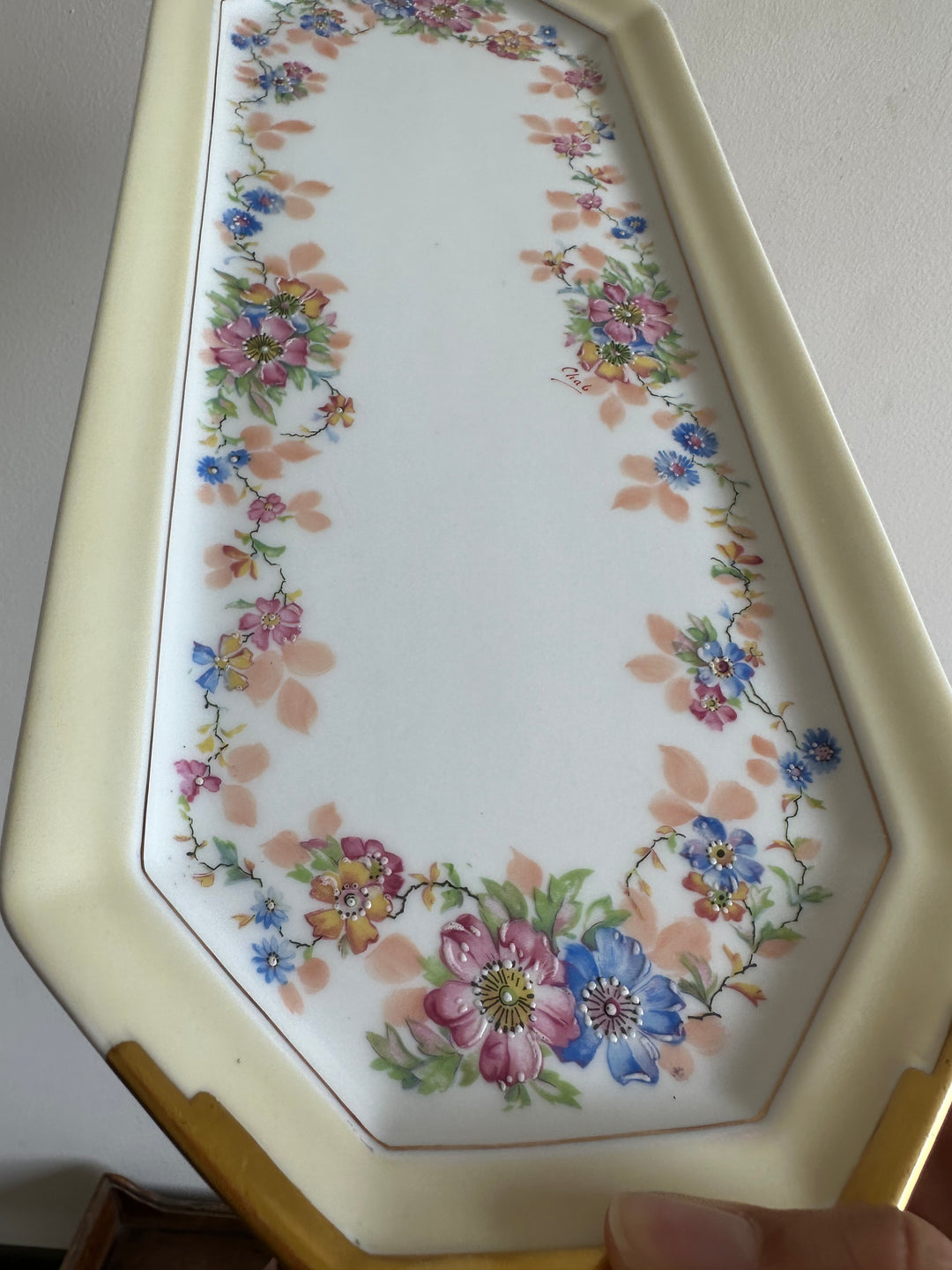 Plat à gâteau en porcelaine de Limoges G Boyer & co. Limoges