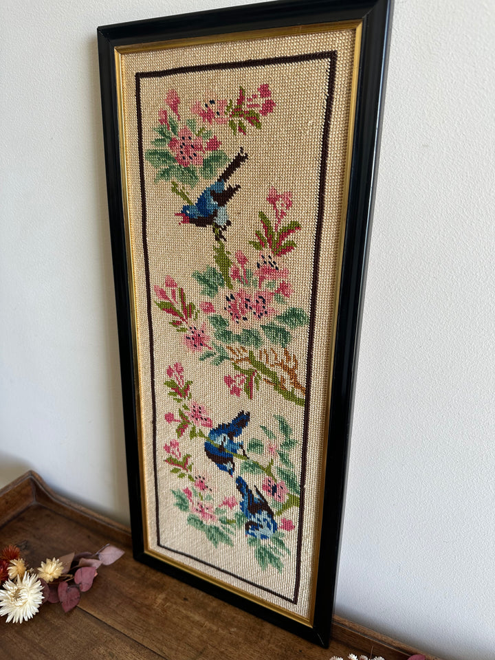 Broderie point de croix oiseaux bleus cadre en bois